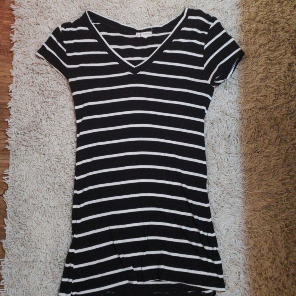 Juniors v-neck tshirt